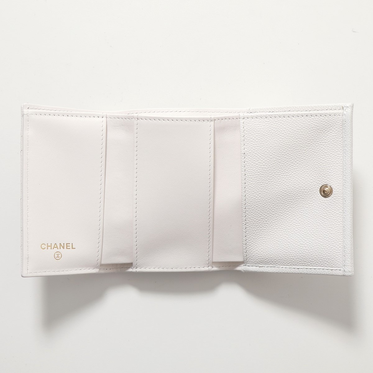 入手困難カラー♪【CHANEL】三つ折り財布 キルティングレザー